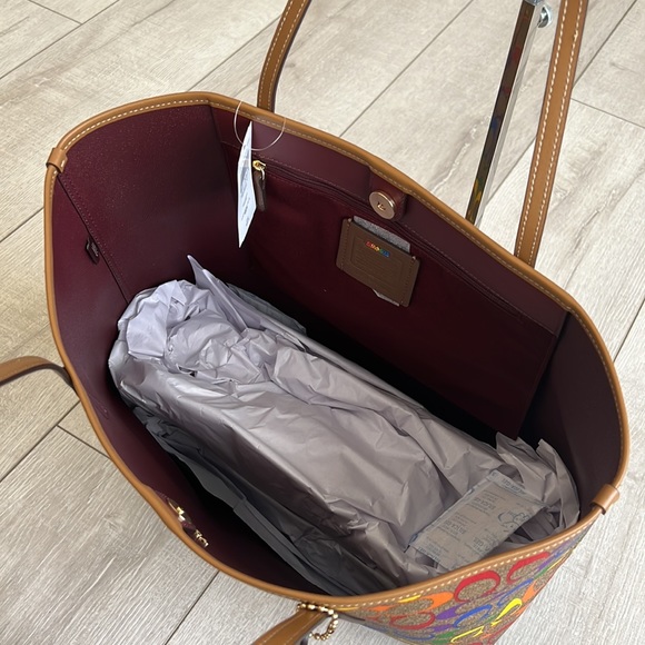 Coach City Tote In Rainbow Signature Canvas - Picture 7 of 14